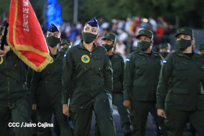 DESFILE